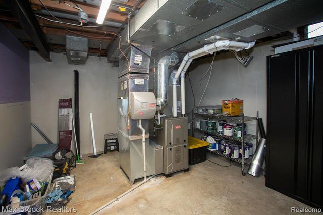 27021 Nantucket Court, Southfield, MI 48076