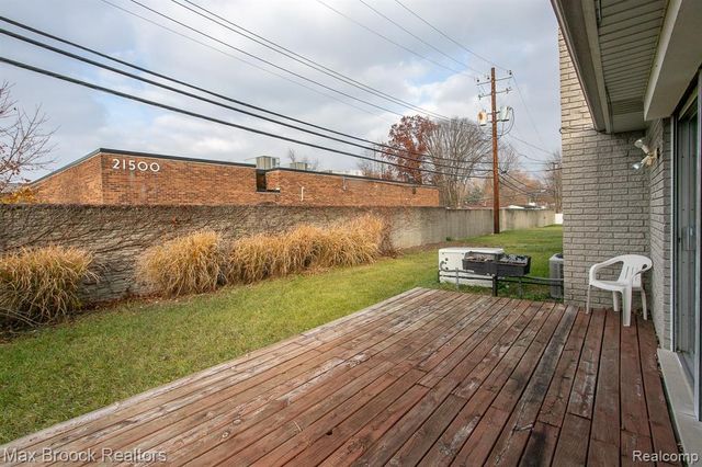 27021 Nantucket Court, Southfield, MI 48076