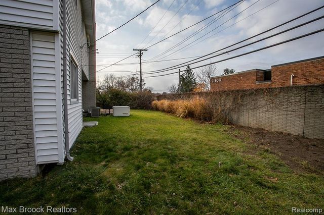 27021 Nantucket Court, Southfield, MI 48076