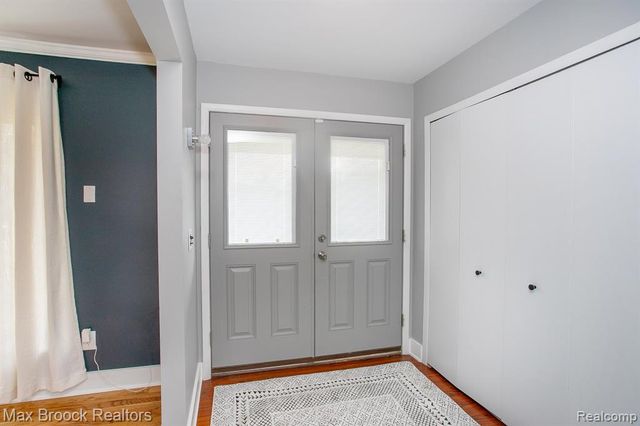 27021 Nantucket Court, Southfield, MI 48076