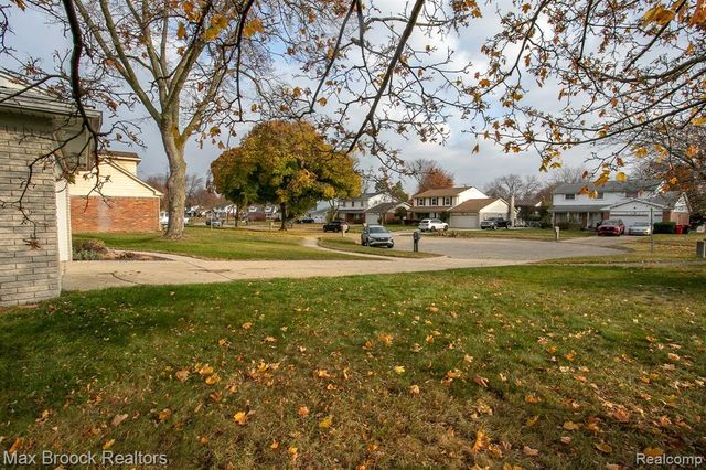 27021 Nantucket Court, Southfield, MI 48076