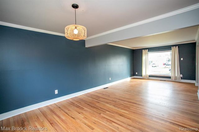 27021 Nantucket Court, Southfield, MI 48076