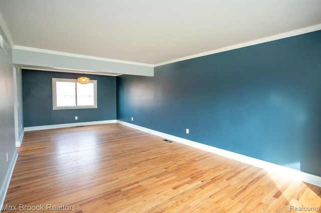 27021 Nantucket Court, Southfield, MI 48076