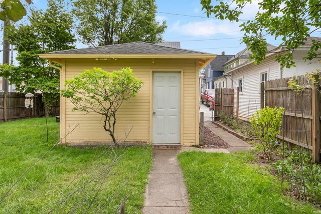208 E Navarre Street, South Bend, IN 46601