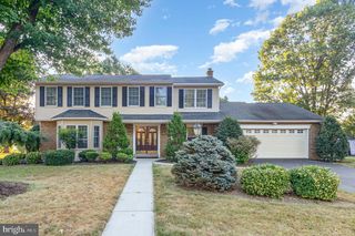 1121 OAK ST, Carlisle, PA 17013