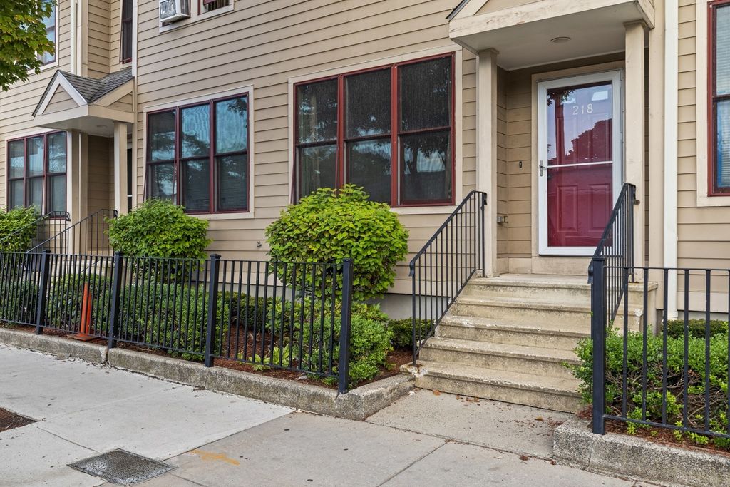 218 Humboldt Ave 218, Boston, MA 02121