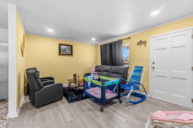 5200 Robinwood Rd, Louisville, KY 40218