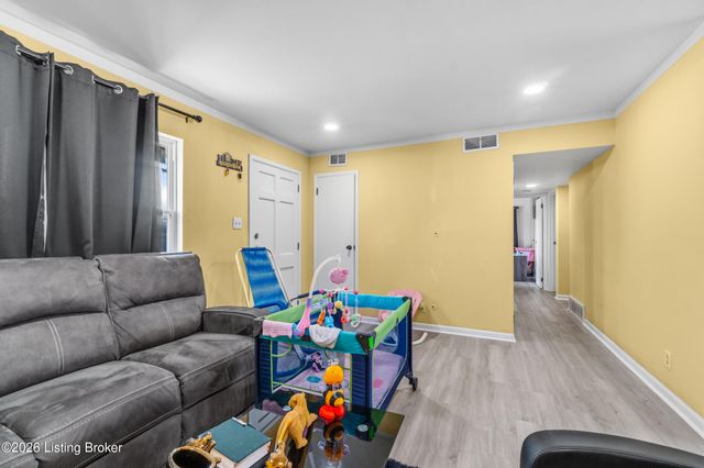 5200 Robinwood Rd, Louisville, KY 40218