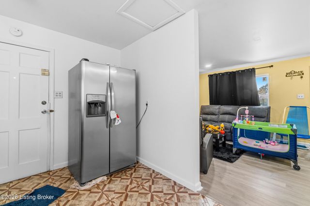 5200 Robinwood Rd, Louisville, KY 40218