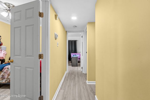 5200 Robinwood Rd, Louisville, KY 40218