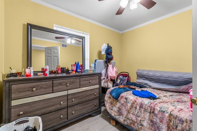 5200 Robinwood Rd, Louisville, KY 40218