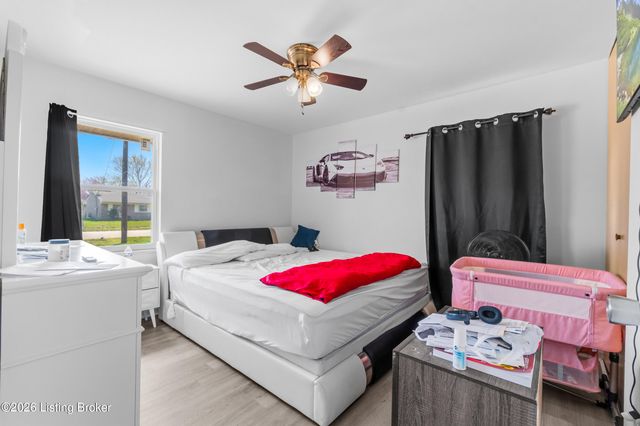 5200 Robinwood Rd, Louisville, KY 40218