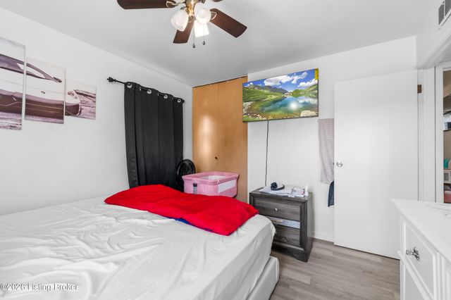 5200 Robinwood Rd, Louisville, KY 40218