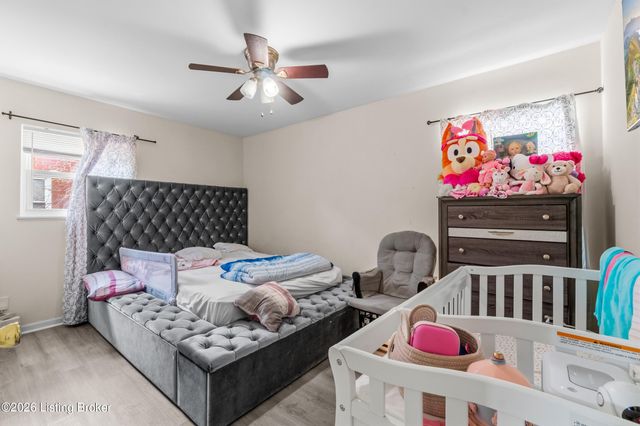 5200 Robinwood Rd, Louisville, KY 40218