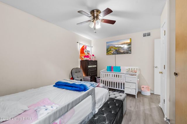 5200 Robinwood Rd, Louisville, KY 40218