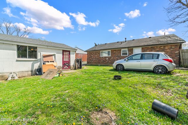 5200 Robinwood Rd, Louisville, KY 40218