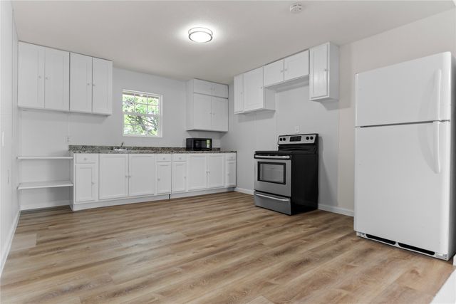 103 N 6th Street E, Dawson, TX 76639