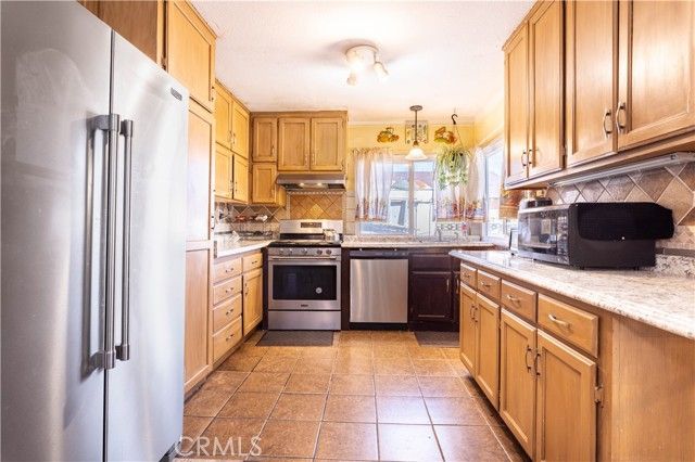 44520 Fenhold, Lancaster, CA 93535