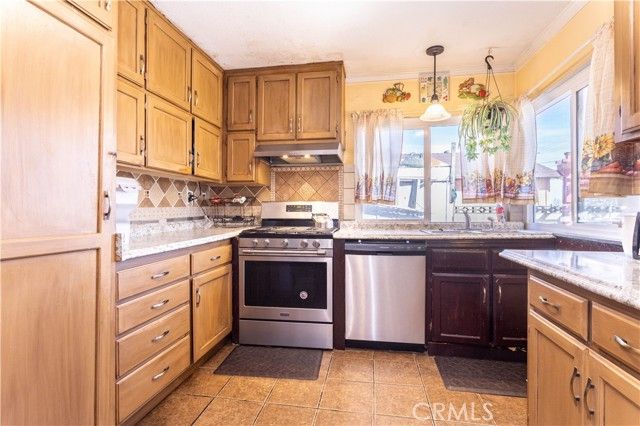 44520 Fenhold, Lancaster, CA 93535