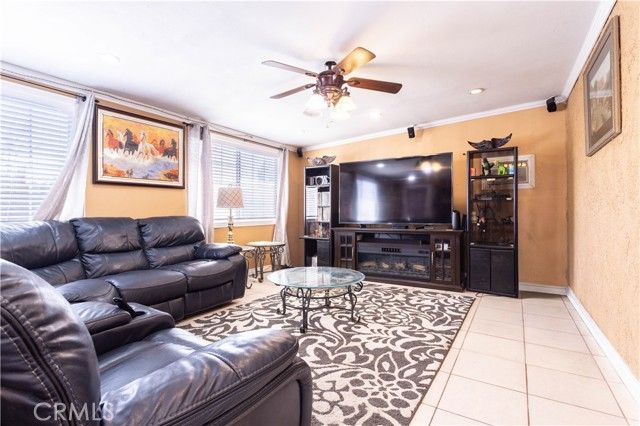 44520 Fenhold, Lancaster, CA 93535