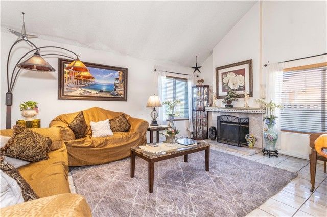 44520 Fenhold, Lancaster, CA 93535