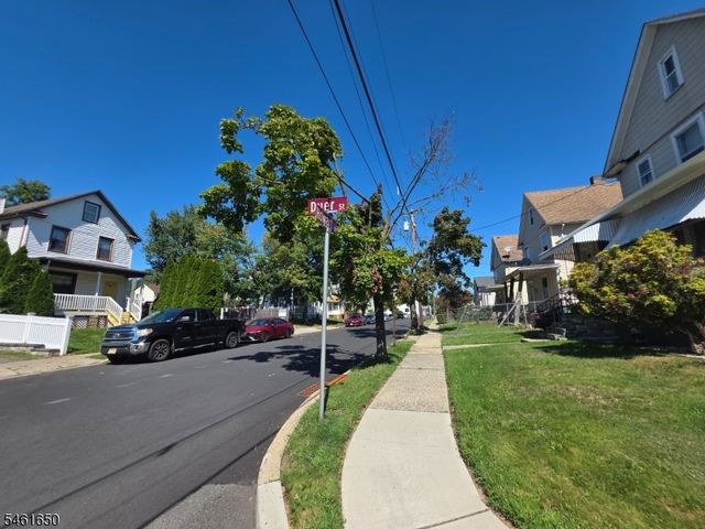 307 Duer St, North Plainfield Boro, NJ 07060