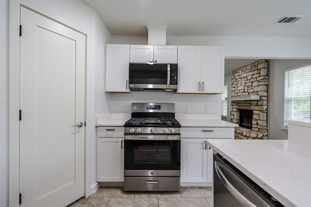 16405 Edgemere DR, Pflugerville, TX 78660