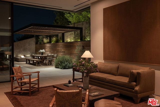 2657 Larmar Road, Los Angeles, CA 90068