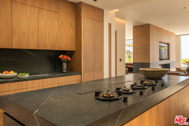 2657 Larmar Road, Los Angeles, CA 90068
