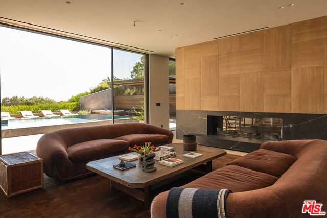 2657 Larmar Road, Los Angeles, CA 90068