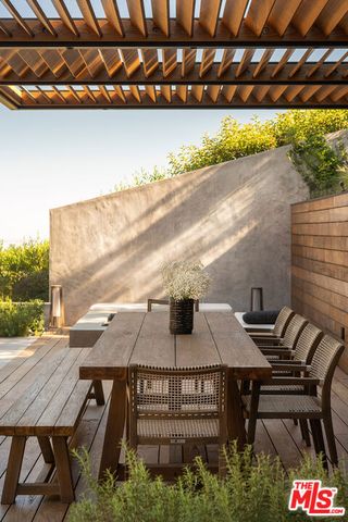 2657 Larmar Road, Los Angeles, CA 90068