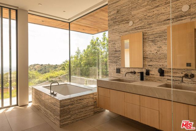 2657 Larmar Road, Los Angeles, CA 90068