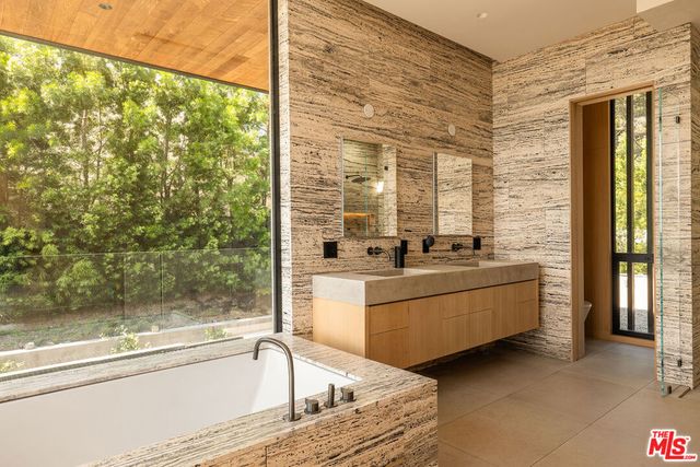 2657 Larmar Road, Los Angeles, CA 90068