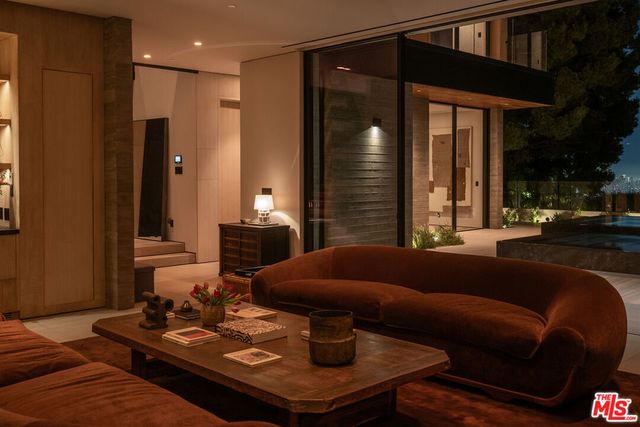 2657 Larmar Road, Los Angeles, CA 90068