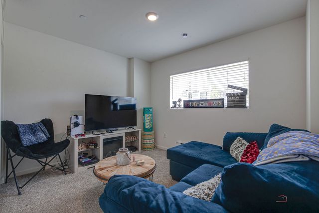 2032 Yellowstone Boulevard, Mundelein, IL 60060