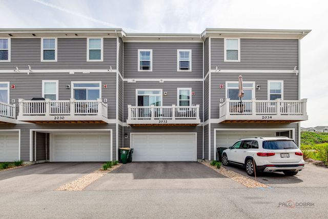 2032 Yellowstone Boulevard, Mundelein, IL 60060