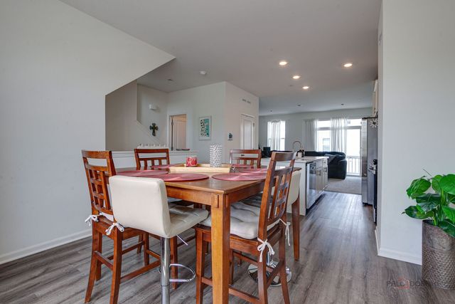 2032 Yellowstone Boulevard, Mundelein, IL 60060