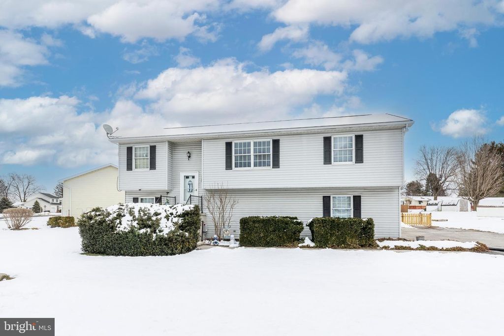 720 W MYRTLE ST, Littlestown, PA 17340