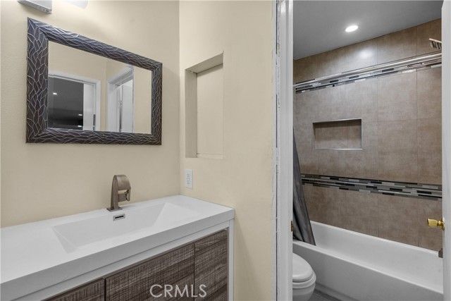 5460 White Oak Avenue C204, Encino (los Angeles), CA 91316