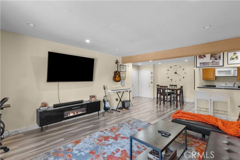 5460 White Oak Avenue C204, Encino (los Angeles), CA 91316