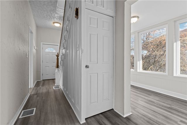 904 State Ave, Coraopolis, PA 15108