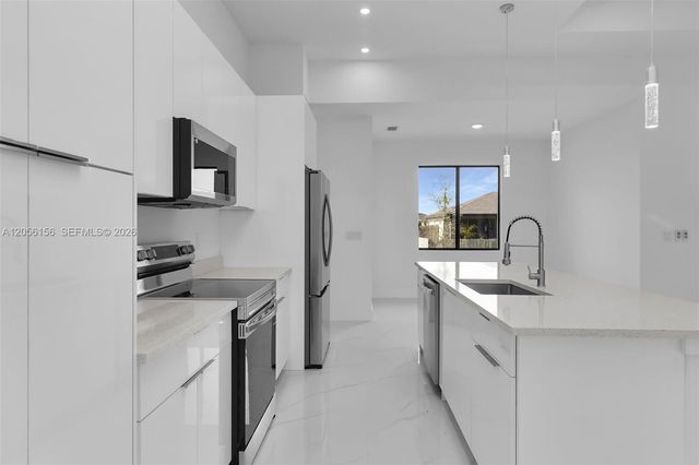 4202 NW 33rd St, Cape Coral, FL 33993