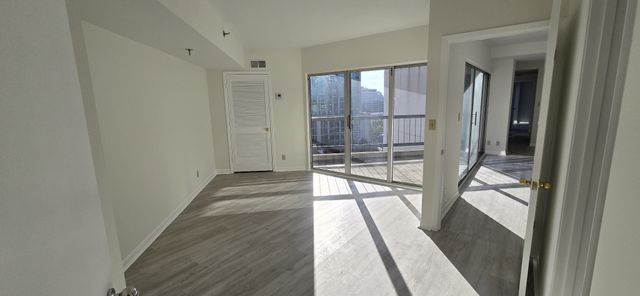 900 19th Ave S Apt 1001, Nashville, TN 37212