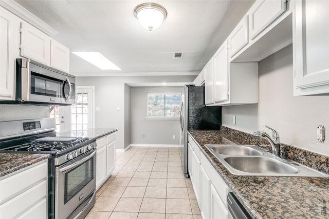 845 Lovers Lane, Grapevine, TX 76051