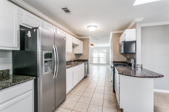 845 Lovers Lane, Grapevine, TX 76051