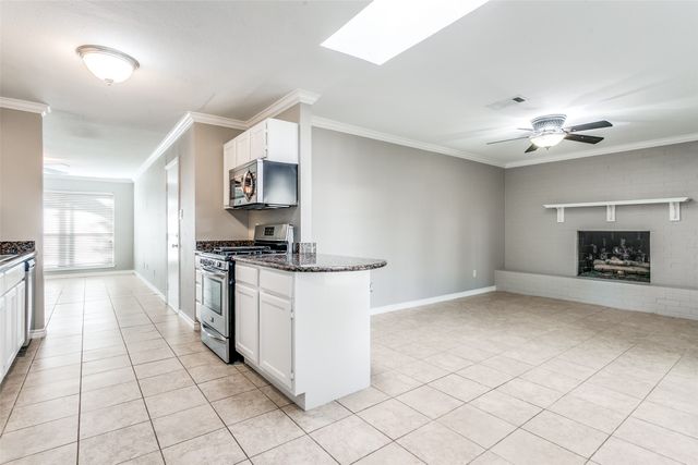 845 Lovers Lane, Grapevine, TX 76051