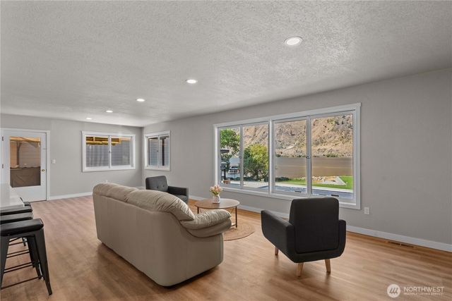 11 W Rocky Road, Orondo, WA 98843