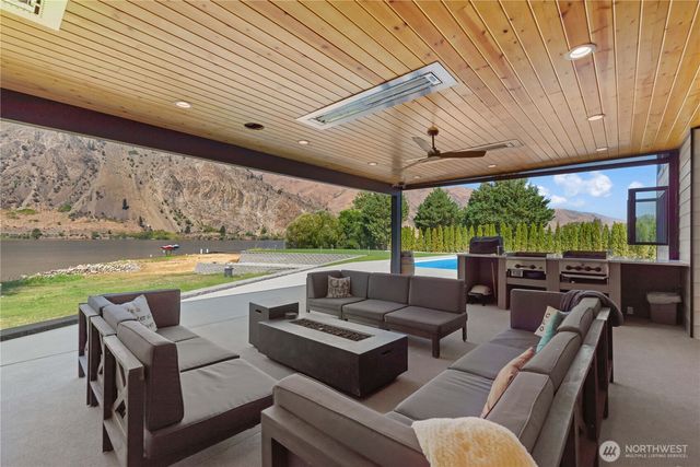 11 W Rocky Road, Orondo, WA 98843