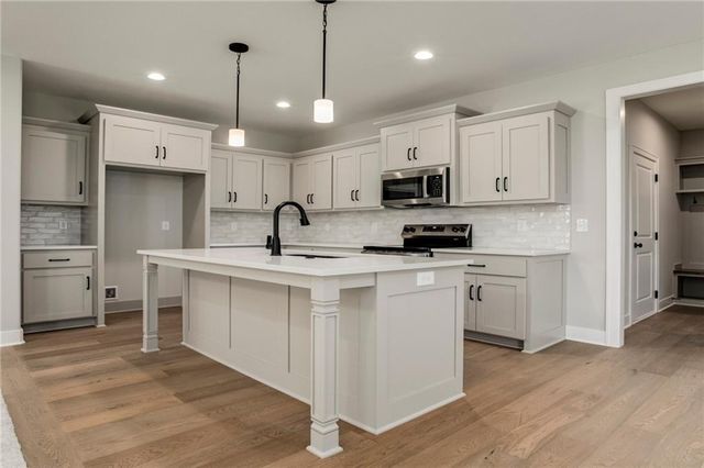 28317 W 160th Court, Gardner, KS 66030