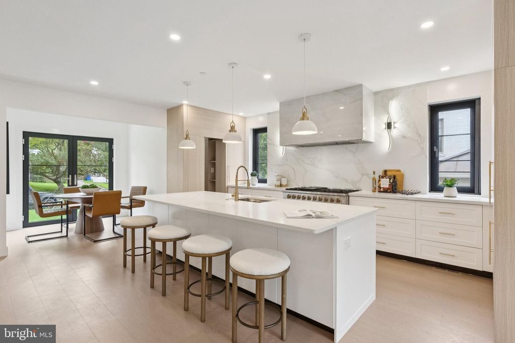 Image 10 of property listing at 3 ALDEN LN, Chevy Chase, MD 20815